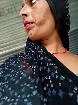 Snapshot of Arti13A chatting on 09/15/25, 02:01 Arti13A online show from 09/15/25, 02:01