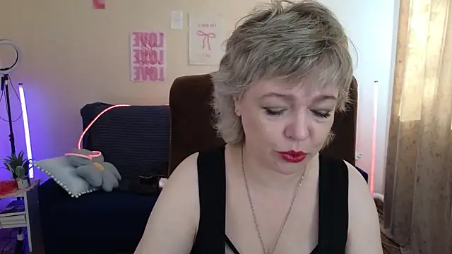 Snapshot of Rosette_Pricky chatting on 06/27/26, 02:45 Rosette Pricky online show from 06/27/26, 02:45