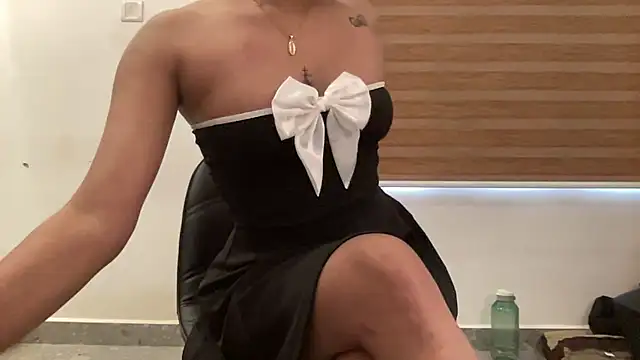 LucytheDevilQueen online show from 11/30/25, 02:56