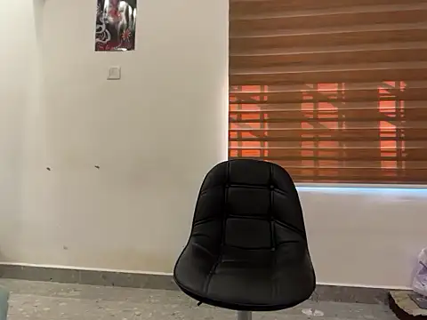 LucytheDevilQueen online show from 12/14/25, 03:57