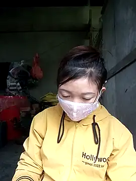 qychiu online show from 11/18/25, 01:21