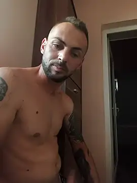 Snapshot of papichulo0099 chatting on 09/14/25, 04:35 papichulo0099 online show from 09/14/25, 04:35