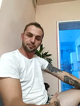 Snapshot of papichulo0099 chatting on 11/06/25, 03:21 papichulo0099 online show from 11/06/25, 03:21