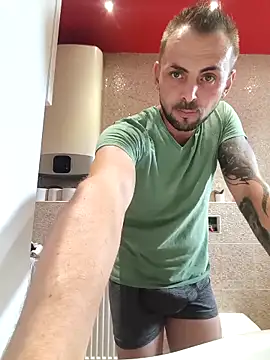 Snapshot of papichulo0099 chatting on 09/28/25, 01:18 papichulo0099 online show from 09/28/25, 01:18