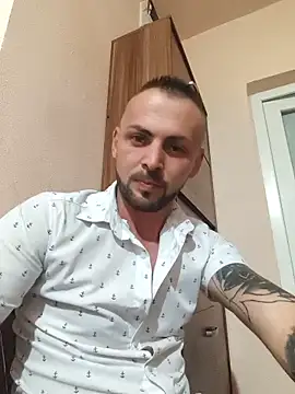 Snapshot of papichulo0099 chatting on 10/04/25, 06:42 papichulo0099 online show from 10/04/25, 06:42