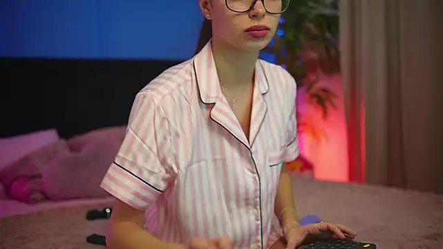 alexxisrae online show from 11/05/25, 04:04