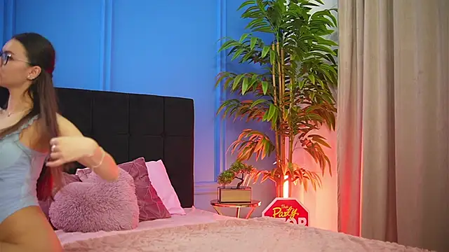 alexxisrae online show from 11/04/25, 06:06