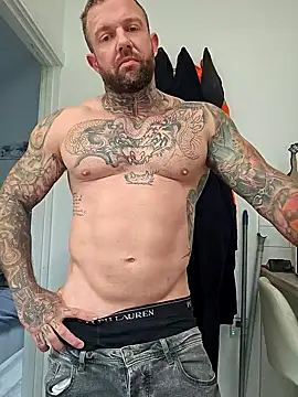 Snapshot of tattedmuscle1 chatting on 10/12/25, 11:22 tattedmuscle1 online show from 10/12/25, 11:22