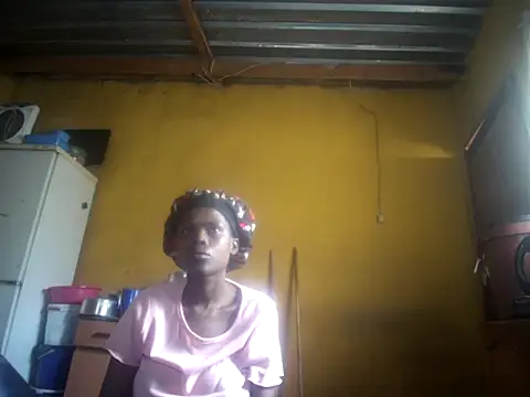Snapshot of Caramelchick01 chatting on 09/27/25, 07:03 Caramelchick01 online show from 09/27/25, 07:03