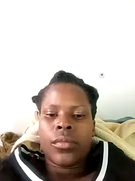 Snapshot of Caramelchick01 chatting on 10/12/25, 01:12 Caramelchick01 online show from 10/12/25, 01:12