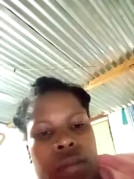 Snapshot of Caramelchick01 chatting on 10/15/25, 04:33 Caramelchick01 online show from 10/15/25, 04:33