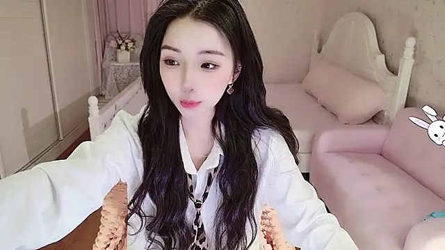 Snapshot of Bella-ox chatting on 11/08/25, 11:08 Bella-ox online show from 11/08/25, 11:08