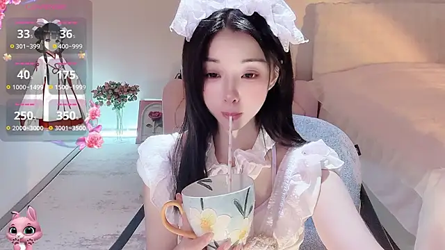 Snapshot of Bella-ox chatting on 12/17/25, 11:43 Bella-ox online show from 12/17/25, 11:43