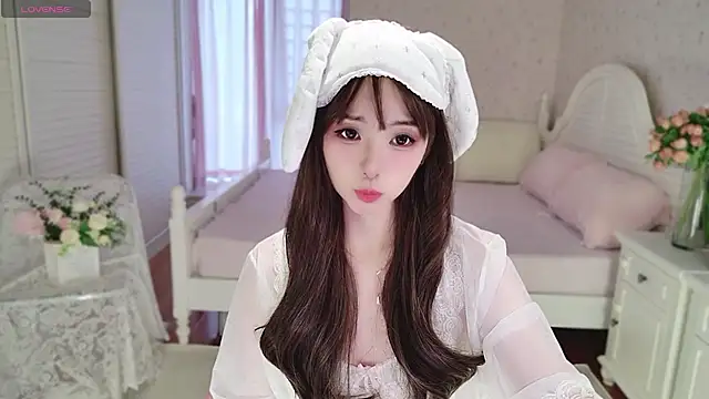 Snapshot of Bella-ox chatting on 10/27/25, 05:30 Bella-ox online show from 10/27/25, 05:30