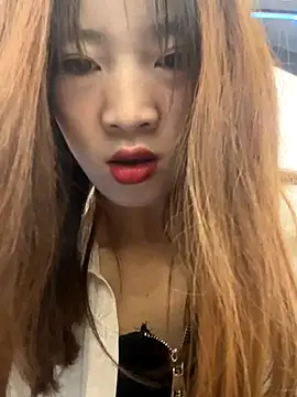 Snapshot of littleqiu chatting on 09/11/25, 12:05 littleqiu online show from 09/11/25, 12:05