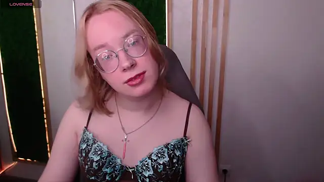Snapshot of Amanda_Butlerr chatting on 06/10/26, 02:18 Amanda Butlerr online show from 06/10/26, 02:18