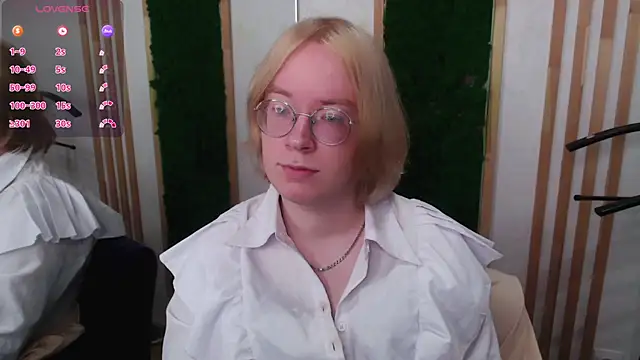Snapshot of Amanda_Butlerr chatting on 07/10/26, 11:32 Amanda Butlerr online show from 07/10/26, 11:32