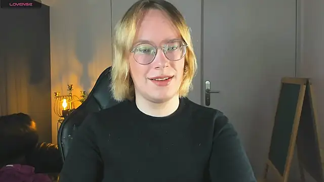 Amanda Butlerr online show from 10/31/25, 12:46