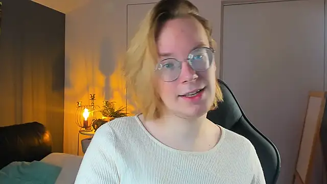 Amanda Butlerr online show from 10/18/25, 10:06