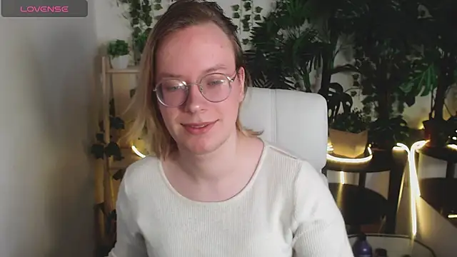 Amanda Butlerr online show from 12/14/25, 10:32