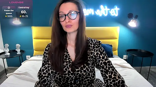 Joan Nelson online show from 04/01/26, 01:30