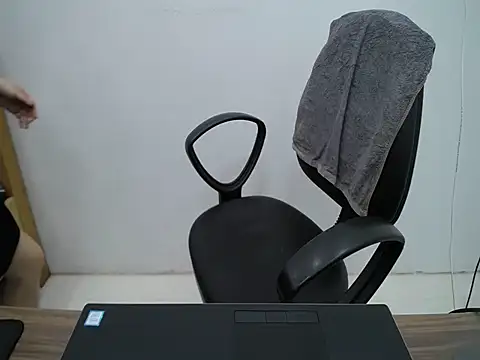  Lady- online show from 11/17/25, 08:29