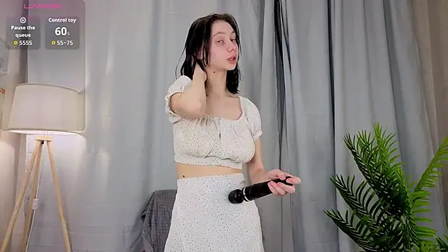 SuzanneHowse online show from 03/27/26, 04:08