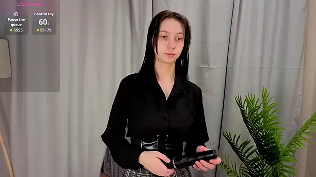 SuzanneHowse online show from 03/26/26, 04:05