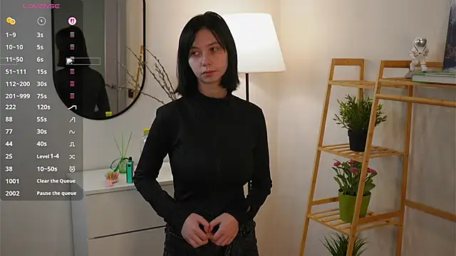 SuzanneHowse online show from 11/08/25, 04:38