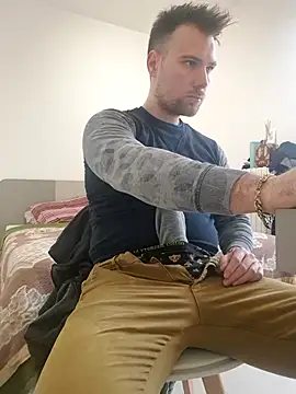 Snapshot of mrlyuis chatting on 01/15/26, 11:02 mrlyuis online show from 01/15/26, 11:02