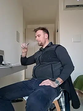 Snapshot of mrlyuis chatting on 02/26/26, 04:07 mrlyuis online show from 02/26/26, 04:07