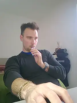 Snapshot of mrlyuis chatting on 12/22/25, 10:26 mrlyuis online show from 12/22/25, 10:26