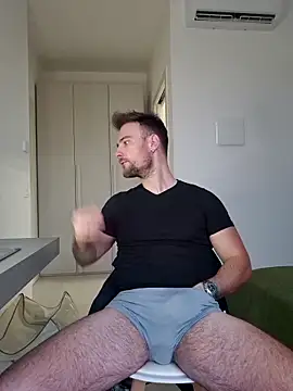 Snapshot of mrlyuis chatting on 12/19/25, 12:18 mrlyuis online show from 12/19/25, 12:18