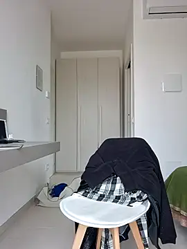 Snapshot of mrlyuis chatting on 02/25/26, 01:11 mrlyuis online show from 02/25/26, 01:11