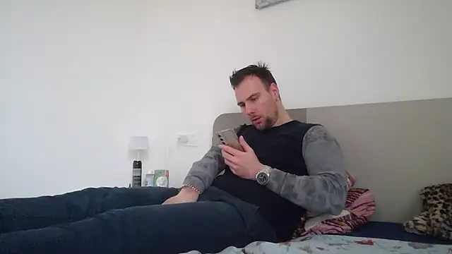 Snapshot of mrlyuis chatting on 02/07/26, 01:41 mrlyuis online show from 02/07/26, 01:41