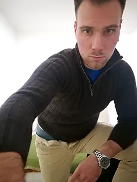 mrlyuis online show from 11/25/25, 09:48