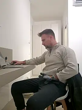 mrlyuis online show from 12/15/25, 05:19