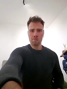 Snapshot of mrlyuis chatting on 12/21/25, 07:37 mrlyuis online show from 12/21/25, 07:37