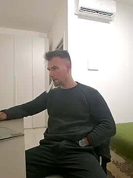 mrlyuis online show from 12/04/25, 08:19