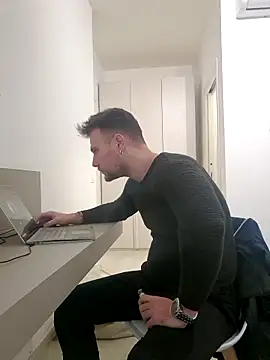 mrlyuis online show from 12/18/25, 03:16