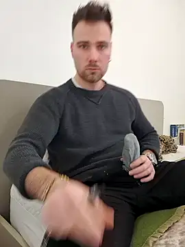 Snapshot of mrlyuis chatting on 01/12/26, 12:12 mrlyuis online show from 01/12/26, 12:12