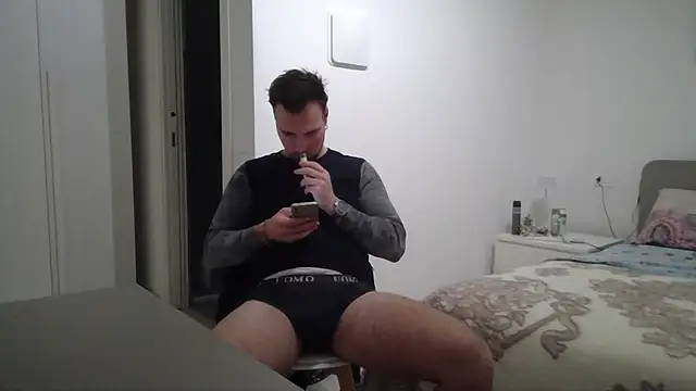 Snapshot of mrlyuis chatting on 02/14/26, 05:02 mrlyuis online show from 02/14/26, 05:02