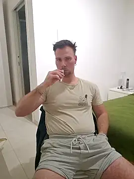 Snapshot of mrlyuis chatting on 02/22/26, 11:06 mrlyuis online show from 02/22/26, 11:06