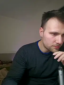 Snapshot of mrlyuis chatting on 12/22/25, 10:32 mrlyuis online show from 12/22/25, 10:32