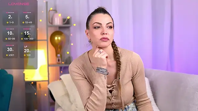 Snapshot of RebeccaRese chatting on 11/13/25, 09:02 RebeccaRese online show from 11/13/25, 09:02