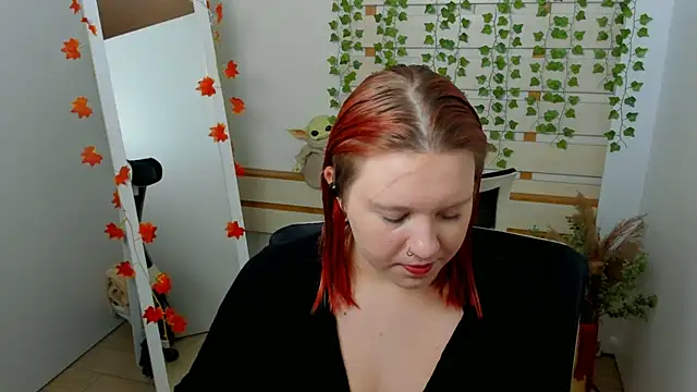 Snapshot of ScarletVixen_ chatting on 10/12/25, 06:42 ScarletVixen online show from 10/12/25, 06:42