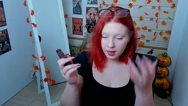 Snapshot of ScarletVixen_ chatting on 10/20/25, 06:19 ScarletVixen online show from 10/20/25, 06:19