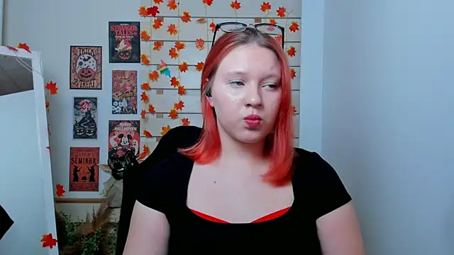 Snapshot of ScarletVixen_ chatting on 10/17/25, 06:32 ScarletVixen online show from 10/17/25, 06:32