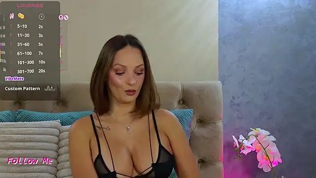 LaraQ online show from 09/13/25, 05:07