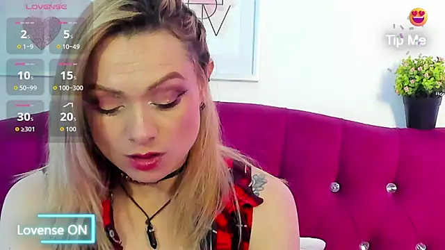 Snapshot of scarlett_blake11 chatting on 09/25/25, 05:13 scarlett blake11 online show from 09/25/25, 05:13